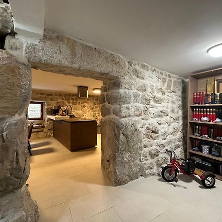 Maison Laurel - Beautiful Stone Estate With Private Pool, Near Split And Omis Gata المظهر الخارجي الصورة