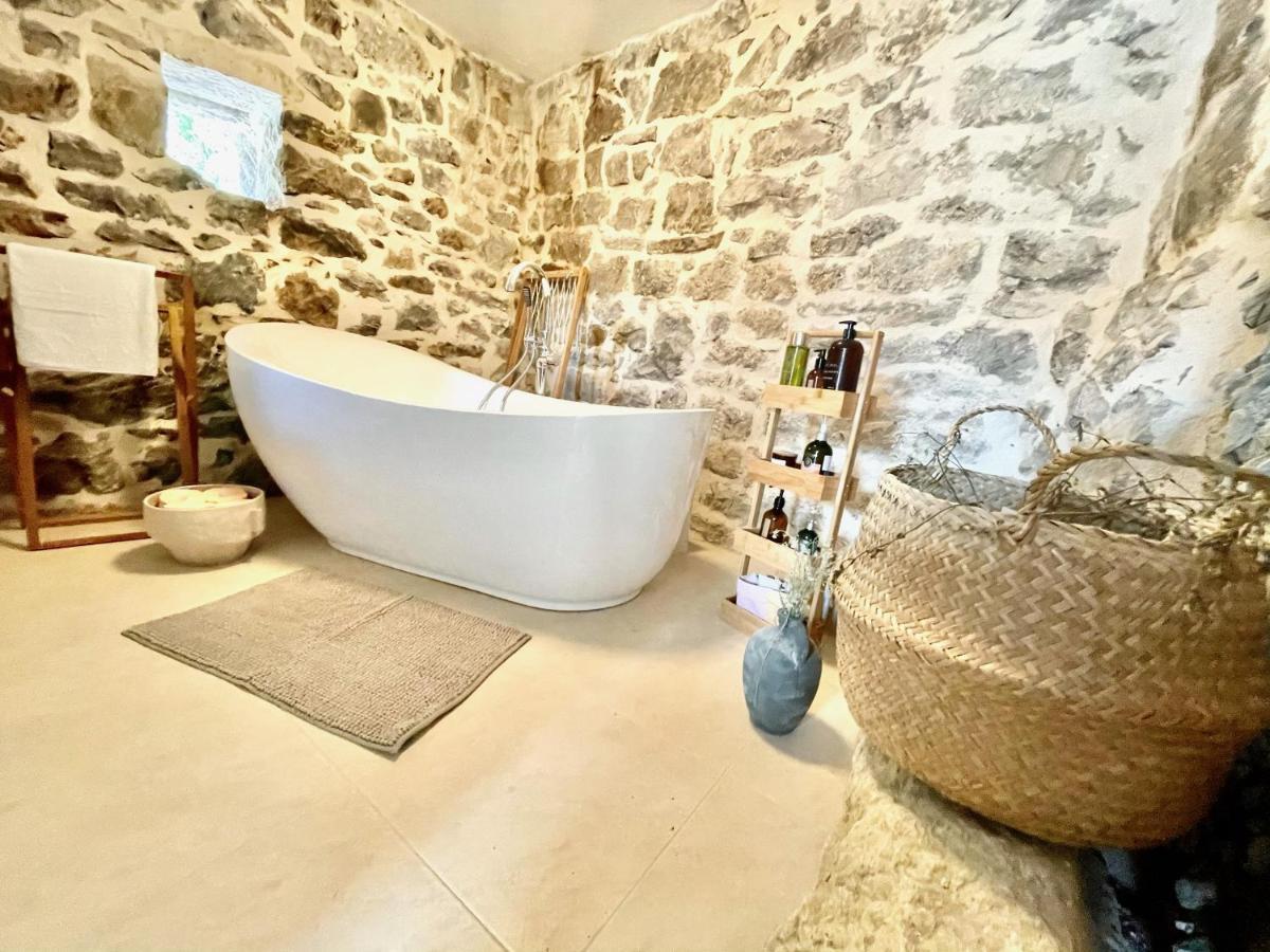 Maison Laurel - Beautiful Stone Estate With Private Pool, Near Split And Omis Gata المظهر الخارجي الصورة
