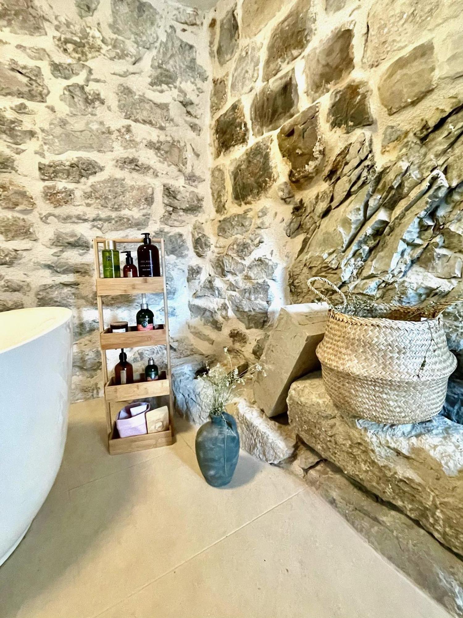 Maison Laurel - Beautiful Stone Estate With Private Pool, Near Split And Omis Gata المظهر الخارجي الصورة