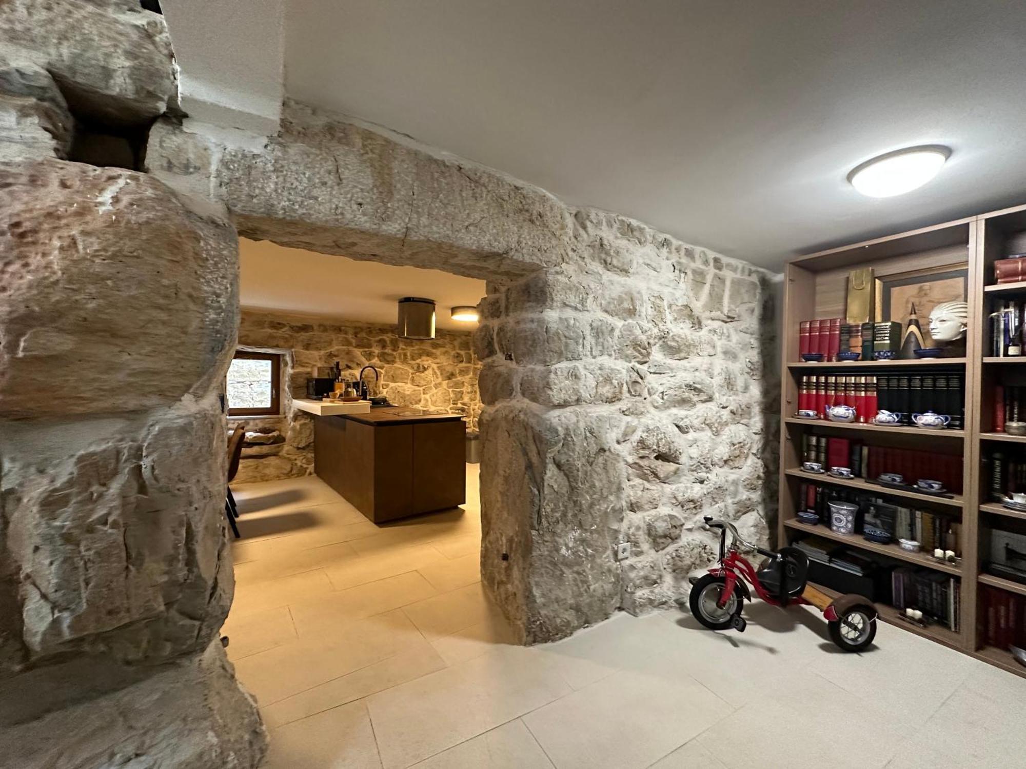 Maison Laurel - Beautiful Stone Estate With Private Pool, Near Split And Omis Gata المظهر الخارجي الصورة