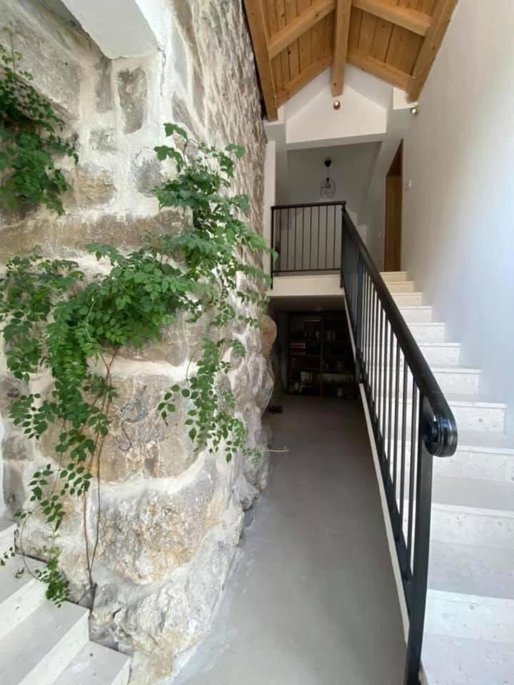 Maison Laurel - Beautiful Stone Estate With Private Pool, Near Split And Omis Gata المظهر الخارجي الصورة